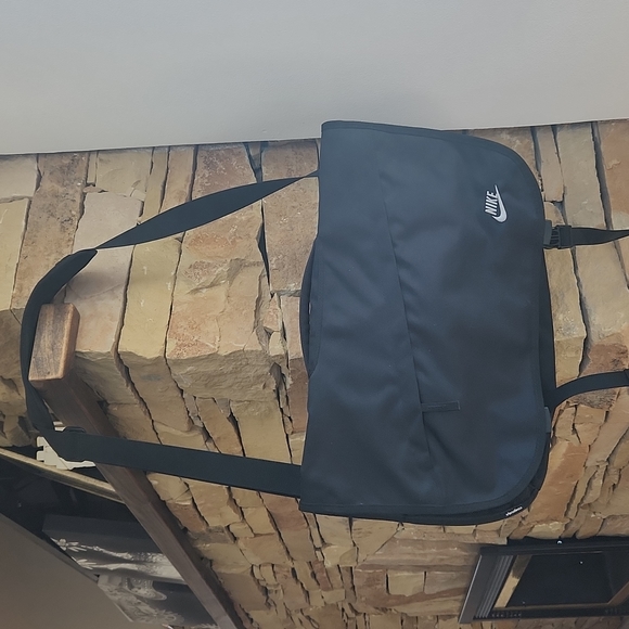 nike laptop messenger bag